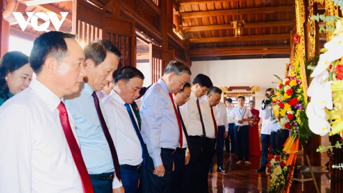 Tổng Bí thư, Chủ tịch nước Tô Lâm dâng hương tưởng nhớ Tổng Bí thư Hà Huy Tập