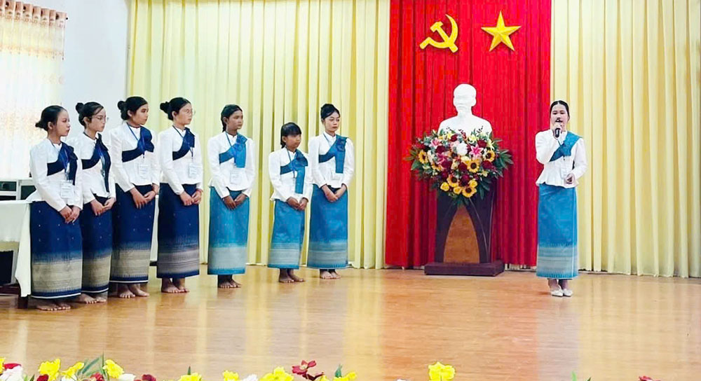 Trường Phổ thông Dân tộc Nội trú THCS và THPT Tiểu Cần thi tranh biện.