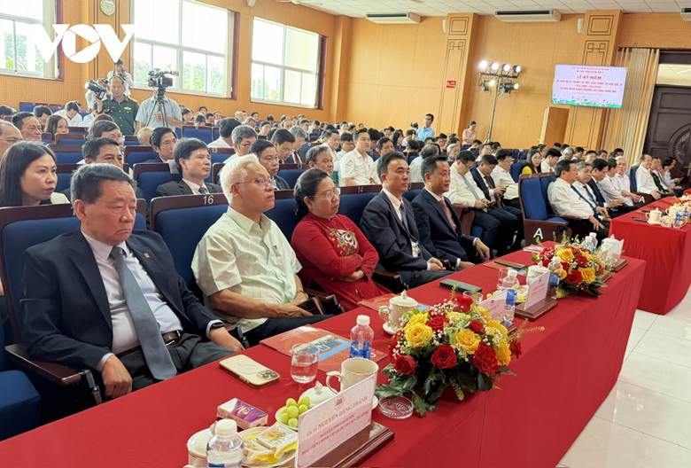 
Các đại biểu tham dự buổi lễ.