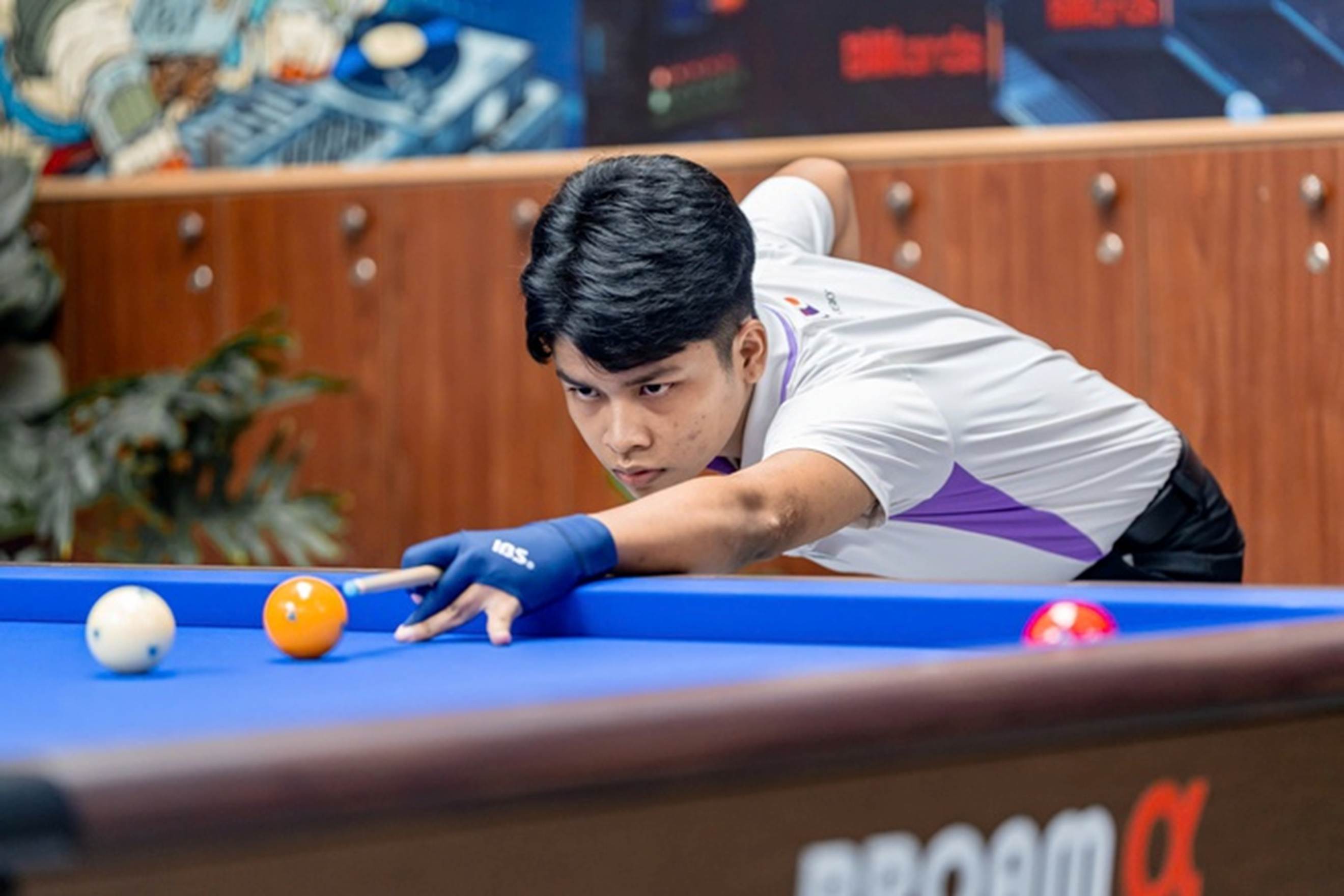 Cơ thủ 17 tuổi Nguyễn Minh Trí bất ngờ dự World Cup billiards - Ảnh: ĐỨC PHONG