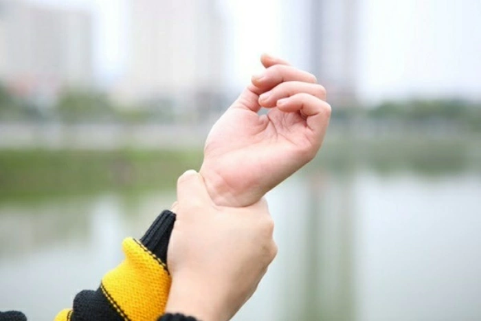 Bàn tay xuất hiện dấu hiệu này, coi chừng cơ thể đang kêu cứu lại ít được chú ý