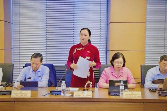 Đại biểu Nguyễn Thị Yến Nhi- Tỉnh ủy viên,

Phó Trưởng Đoàn Đại biểu Quốc hội chuyên trách tỉnh Vĩnh Long phát biểu thảo luận.