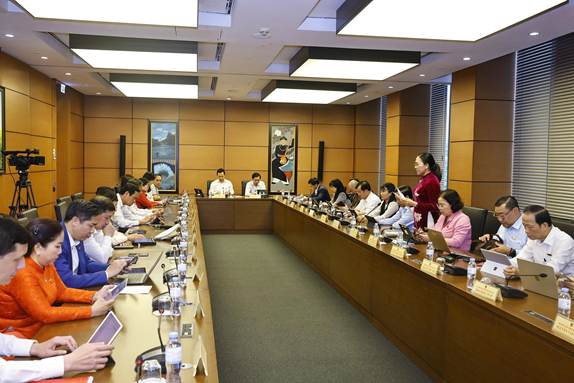 Đại biểu tham dự phiên thảo luận Tổ chiều ngày 21/4/2026.