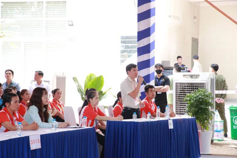 
Đại diện công nhân lao động phát biểu tại cuộc gặp gỡ.