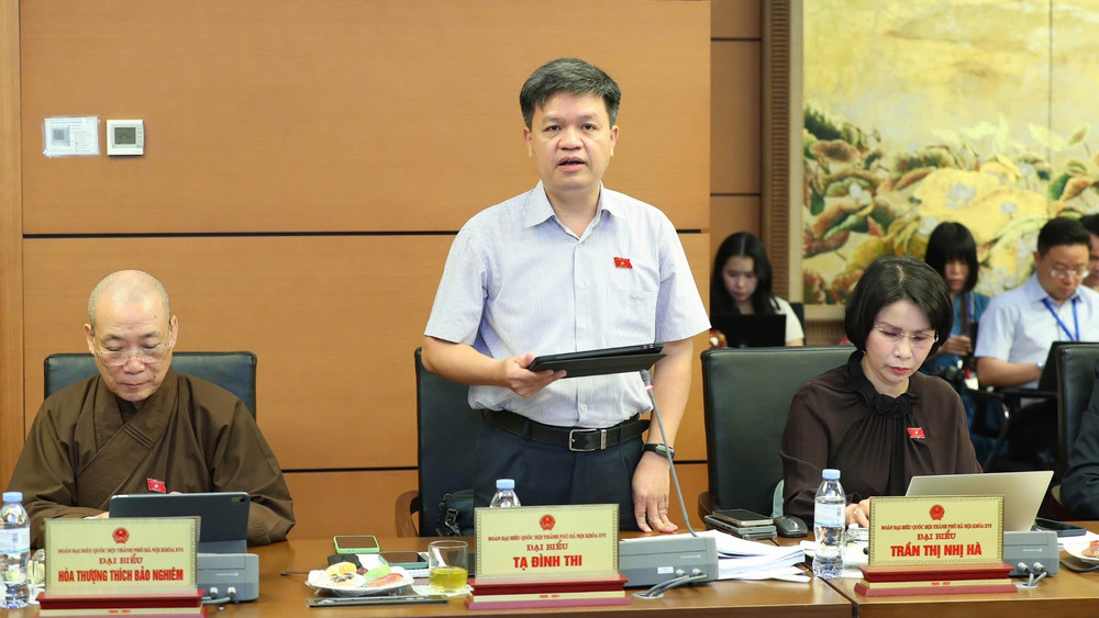 Đại biểu Tạ Đình Thi (Đoàn ĐBQH TP Hà Nội) phát biểu thảo luận tại tổ sáng 20/4. (Ảnh: DUY LINH)
