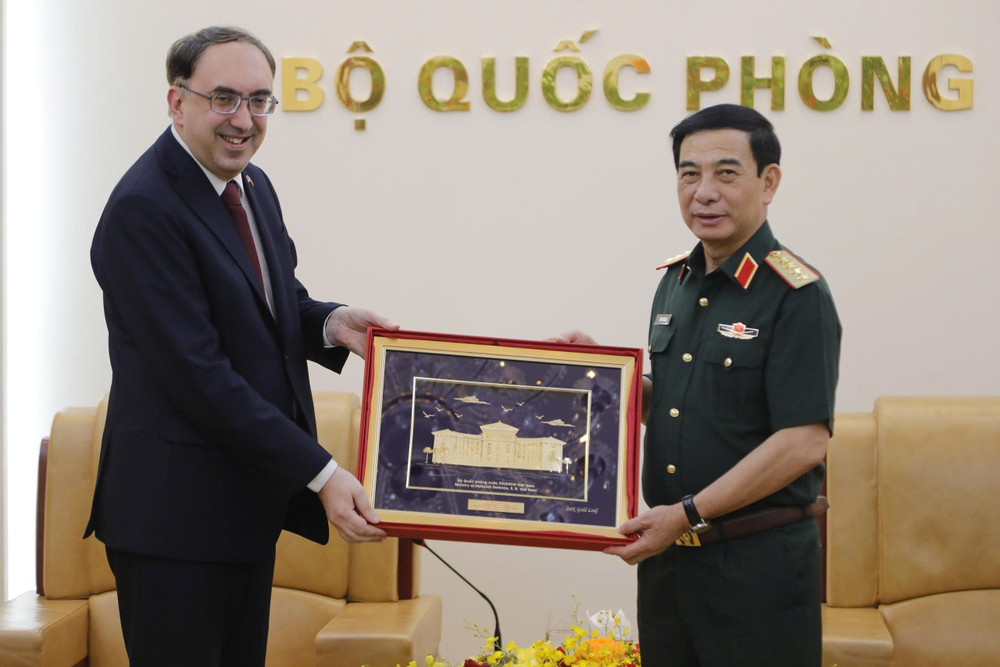 Đại tướng Phan Văn Giang và Đại sứ Suren Baghdasaryan tại buổi tiếp.
