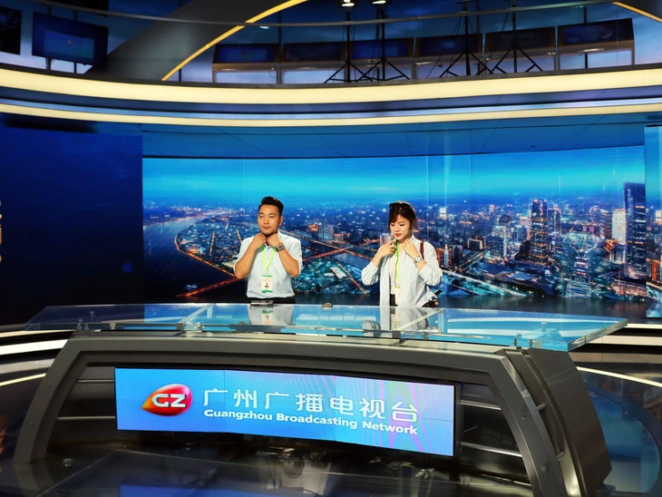 Tham quan và trải nghiệm tại Cảng truyền thông quốc tế Quảng Châu - Ảnh: TRỌNG NHÂN

