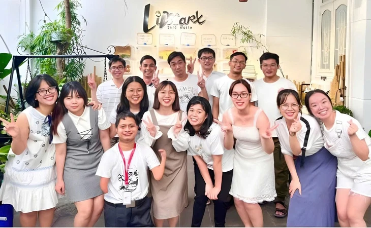Người khuyết tật được thể hiện năng lực và đóng góp nhiều nhất vào công việc tại Limart Zero Waste - Ảnh: KIM HẰNG

