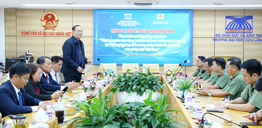 TS. Nguyễn Thanh Dũng - Phó Hiệu trưởng Trường ĐH Cửu Long phát biểu tại buổi lễ.