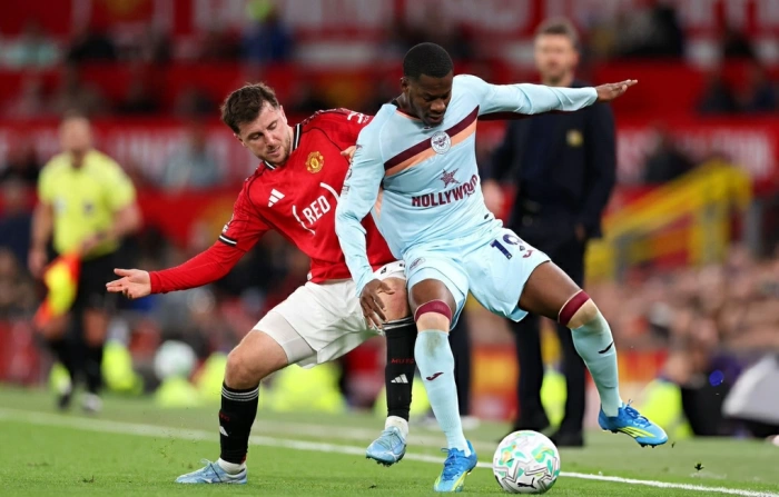 Man Utd đánh bại Brentford, chạm một tay vào vé dự Champions League