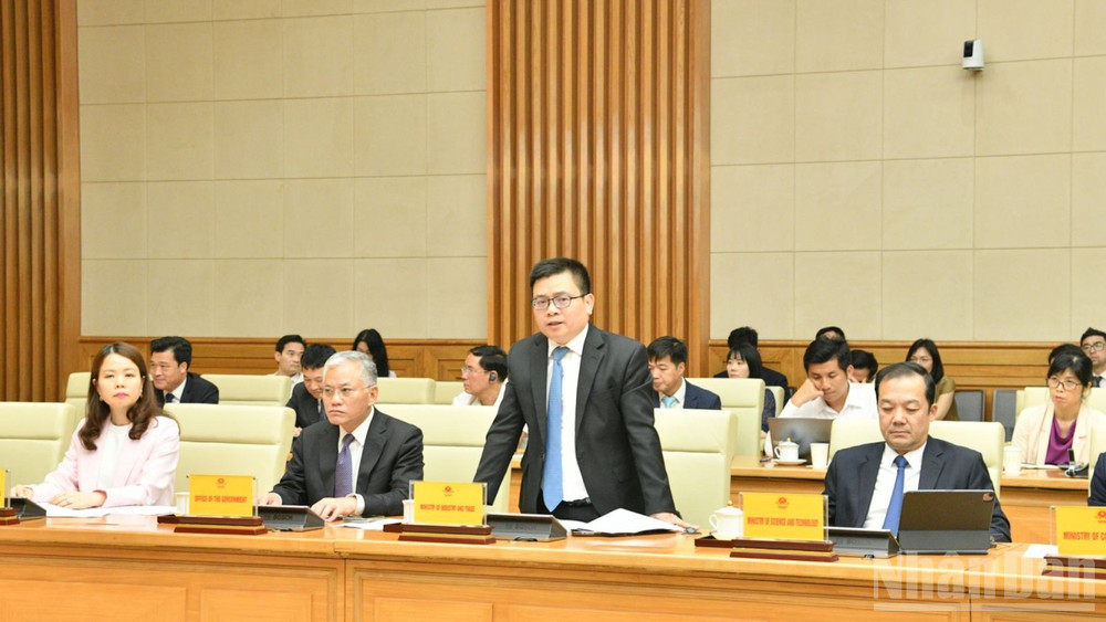 Đại diện lãnh đạo các bộ, ngành Việt Nam giải đáp các kiến nghị của phía doanh nghiệp Hoa Kỳ. (Ảnh: THANH GIANG)

