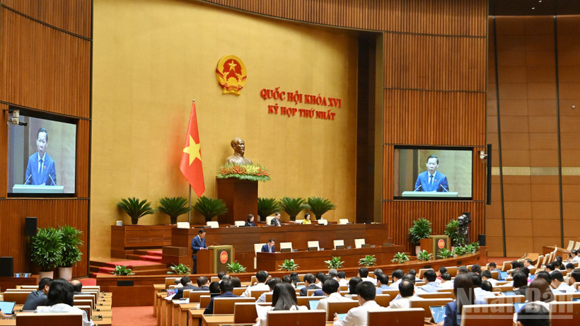 Quang cảnh phiên họp ở hội trường chiều 8/4. (Ảnh: THỦY NGUYÊN)
