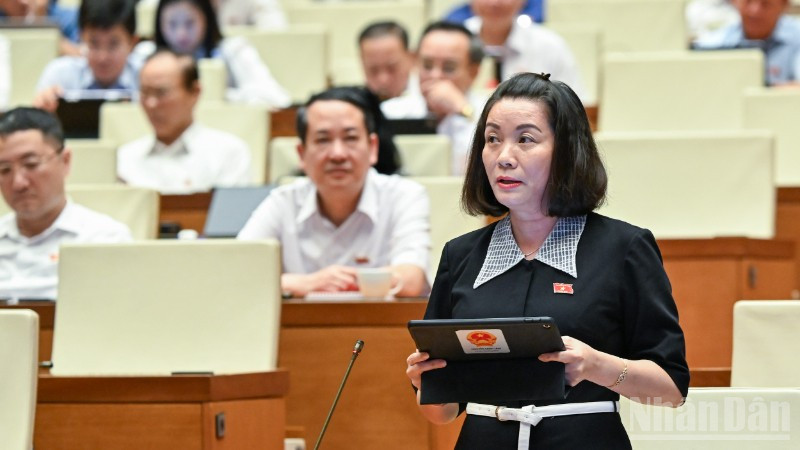 Đại biểu Nguyễn Minh Tâm (Đoàn Quảng Trị) phát biểu tại hội trường. (Ảnh: DUY LINH)
