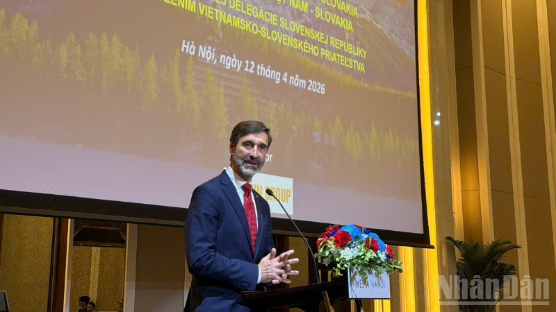 Bộ trưởng Ngoại giao và các vấn đề châu Âu nước Cộng hòa Slovakia Juraj Blanár phát biểu tại buổi gặp. (Ảnh: KHÁNH LAN)
