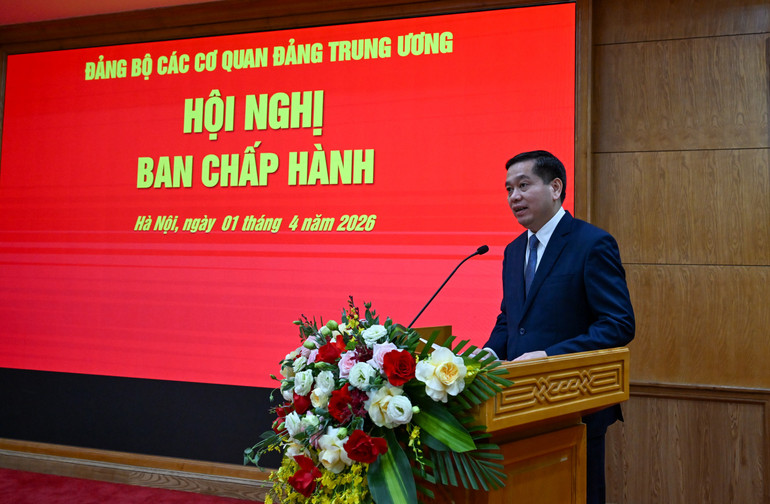 Đồng chí Nguyễn Long Hải, Ủy viên Trung ương Đảng, Phó Bí thư Thường trực Đảng ủy báo cáo tóm tắt kết quả công tác. (Ảnh: DUY LINH)
