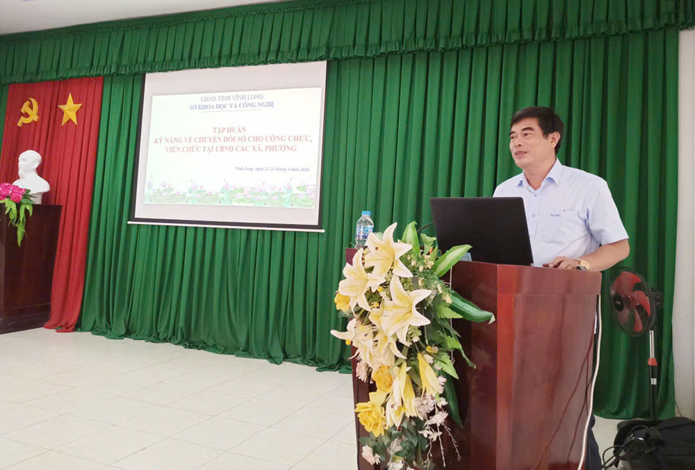 Ông Nguyễn Văn Chuẩn- Phó Giám đốc Sở KH-CN phát biểu tại buổi khai giảng lớp tập huấn.