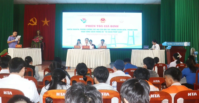 Tuyên truyền pháp luật cho hơn 250 đoàn viên, thanh niên