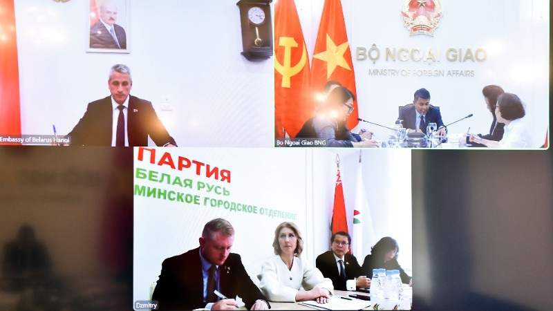 Màn hình cuộc họp trực tuyến giữa hai Đảng. (Ảnh: Bộ Ngoại giao Việt Nam)
