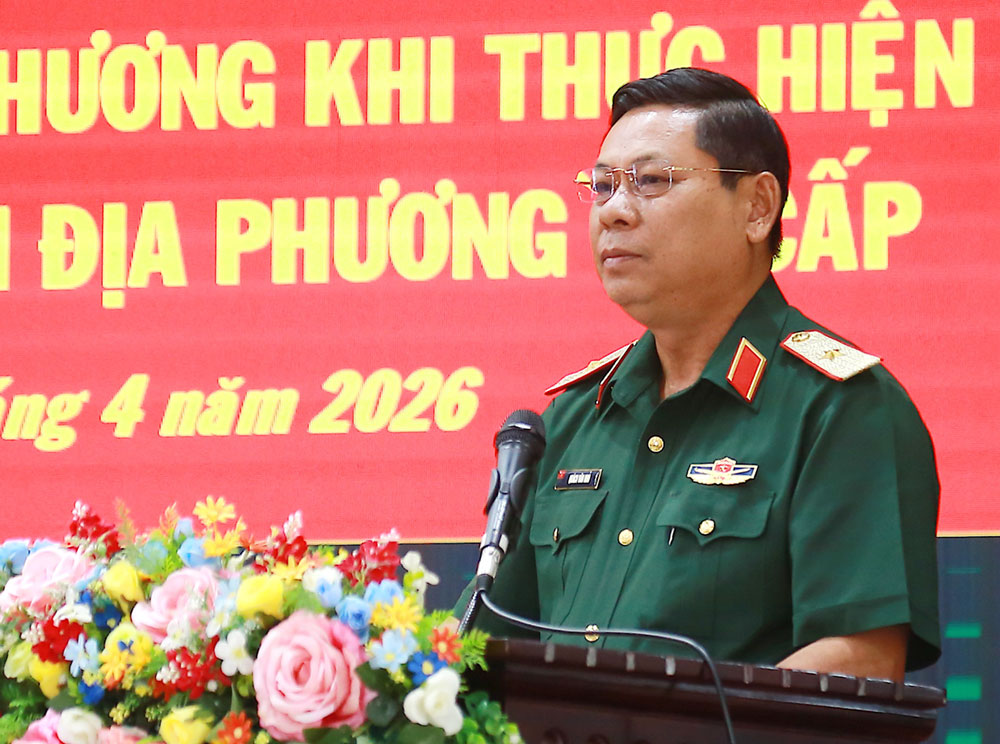 Thiếu tướng Quách Văn Nhỏ - Phó Tư lệnh Quân khu 9 phát biểu chỉ đạo.
