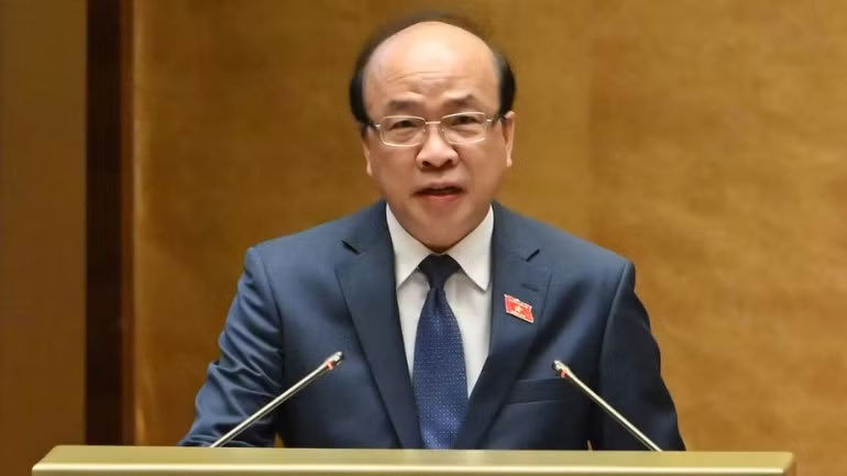 Chủ nhiệm Ủy ban Pháp luật và Tư pháp của Quốc hội Phan Chí Hiếu trình bày tờ trình. (Ảnh: THỦY NGUYÊN)