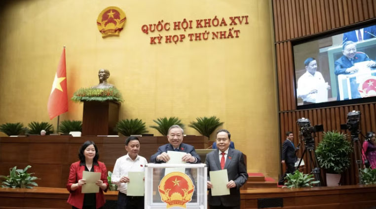 Tổng Bí thư Tô Lâm, Chủ tịch Quốc hội Trần Thanh Mẫn, Thường trực Ban Bí thư Trần Cẩm Tú và Chủ tịch Ủy ban Trung ương MTTQ Việt Nam Bùi Thị Minh Hoài bỏ phiếu bầu Phó Chủ tịch Quốc hội khóa XVI.