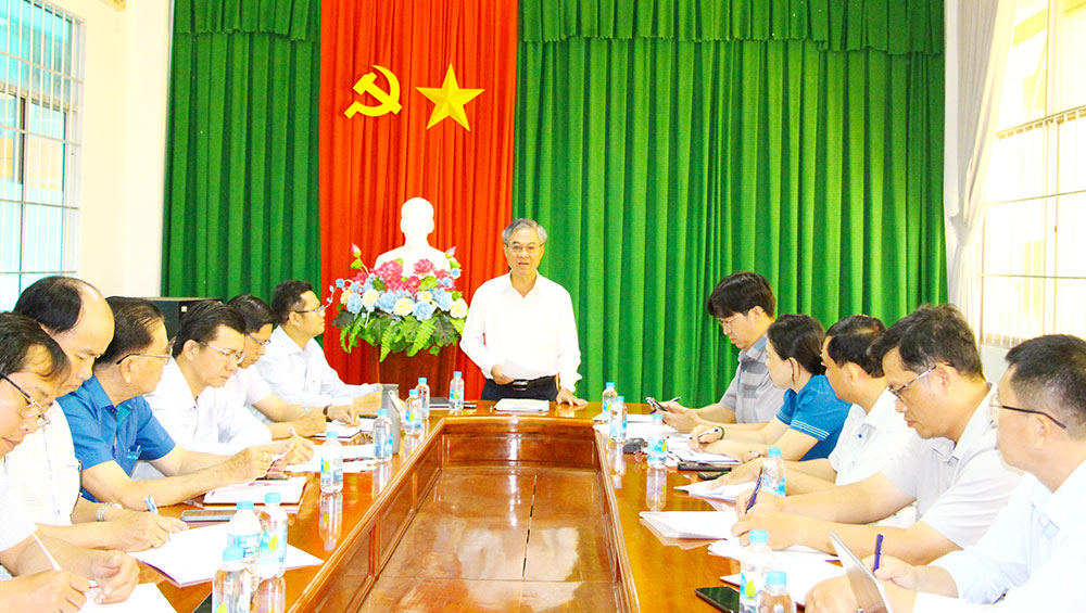 Đồng chí Châu Văn Hòa - Tỉnh ủy viên, Phó Chủ tịch UBND tỉnh phát biểu chỉ đạo tại buổi làm việc.