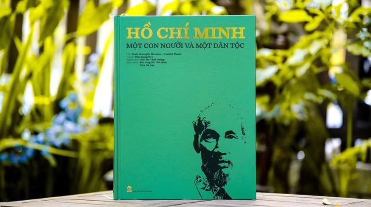 Cuốn sách “Hồ Chí Minh - Một con người và một dân tộc”. (Ảnh: Nhà xuất bản Kim Đồng)


