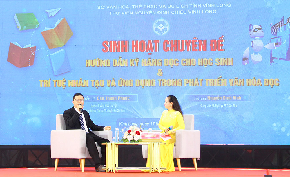 TS. Nguyễn Đình Vinh- Giảng viên AI, ĐH FPT Cần Thơ trình bày tại buổi sinh hoạt chuyên đề.