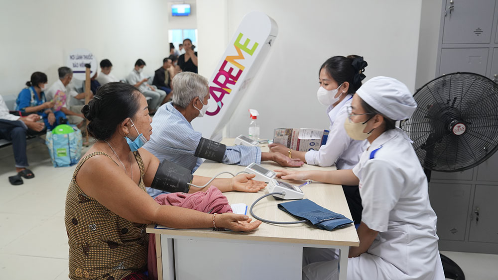 Theo các bác sĩ, nắng nóng có thể ảnh hưởng nghiêm trọng đến sức khỏe cả trẻ em và người lớn, đặc biệt là các bệnh tim mạch, hô hấp, da liễu…