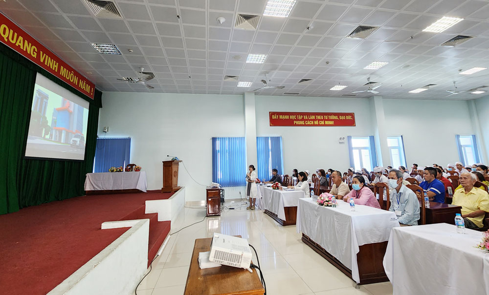 BVĐK Vĩnh Long tư vấn phòng bệnh đột quỵ cho thân nhân, bệnh nhân vào sáng 7/4.