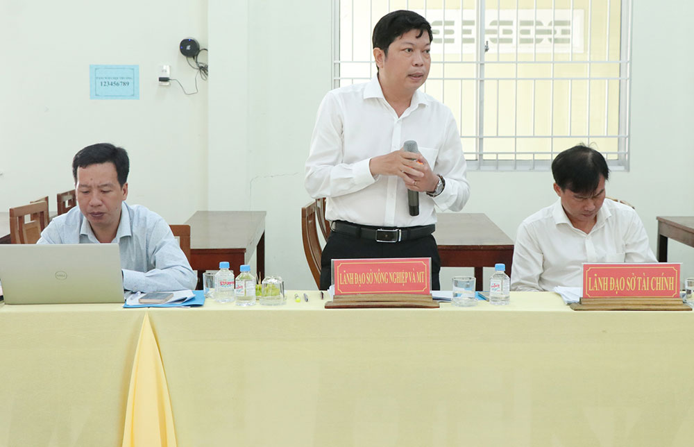 Lãnh đạo Sở Tài chính thảo luận về chỉ tiêu phát triển kinh tế và giải ngân vốn đầu tư công xã Tập Ngãi.