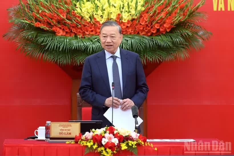 Thay mặt Ban Chấp hành Trung ương Đảng, Tổng Bí thư Tô Lâm đã ký ban hành Quy định số 21-QĐ/TW, ngày 11/4/2016 về công tác kiểm tra, giám sát và kỷ luật của Đảng. (Ảnh: Đăng Khoa)
