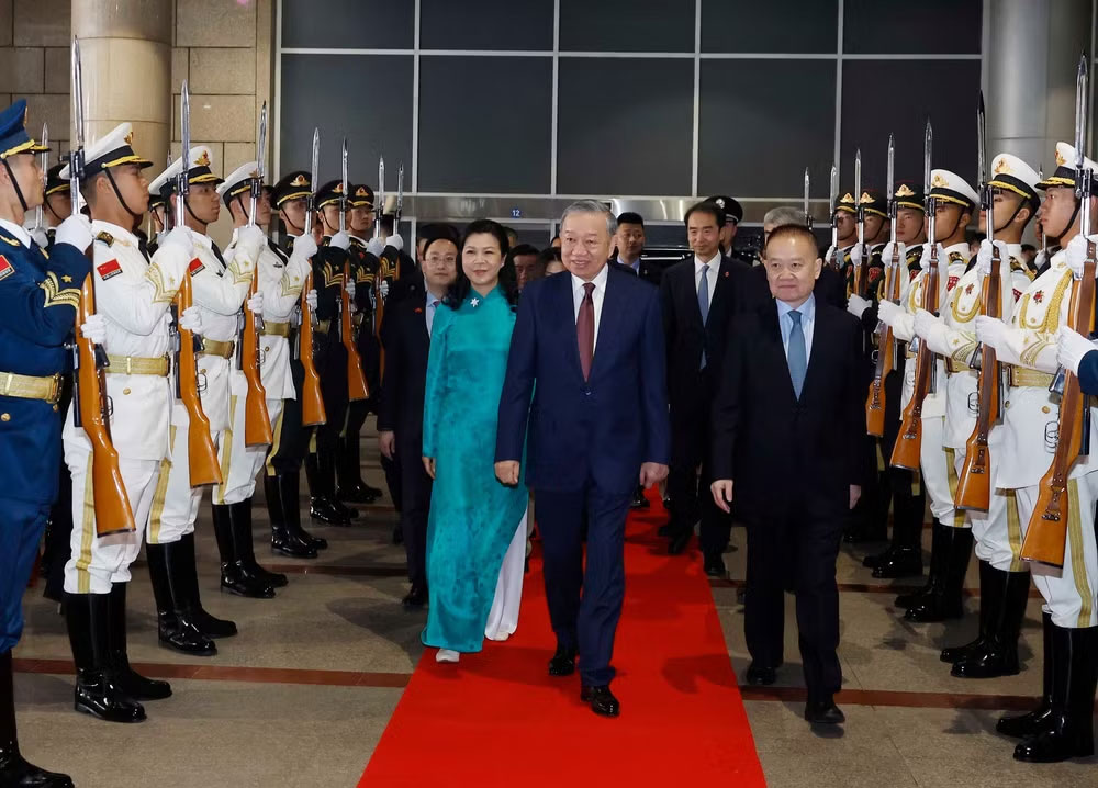 Lễ tiễn Tổng Bí thư, Chủ tịch nước Tô Lâm và Phu nhân tại Ga Bắc Kinh Tây, Thủ đô Bắc Kinh. (Ảnh: TTXVN)