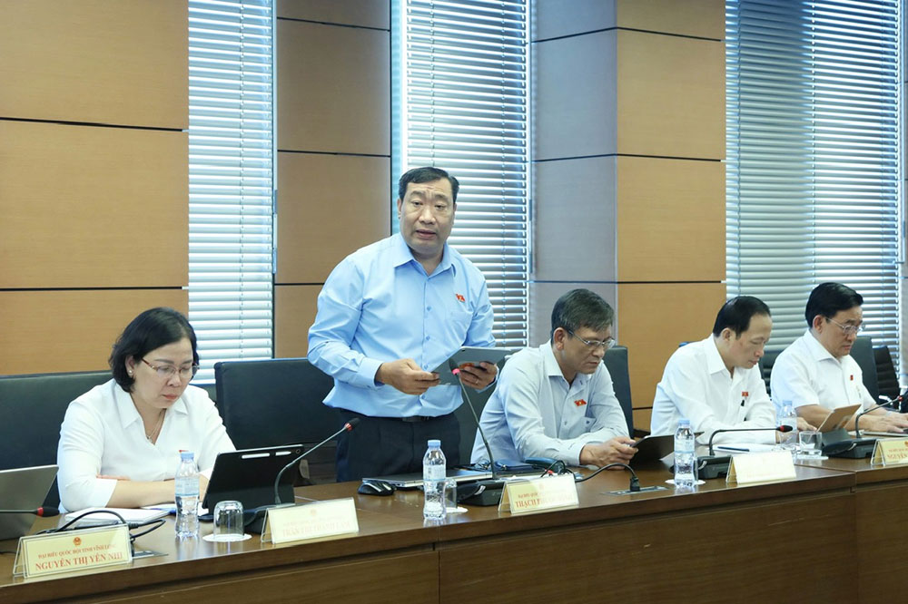 Đại biểu Thạch Phước Bình phát biểu tại tổ.