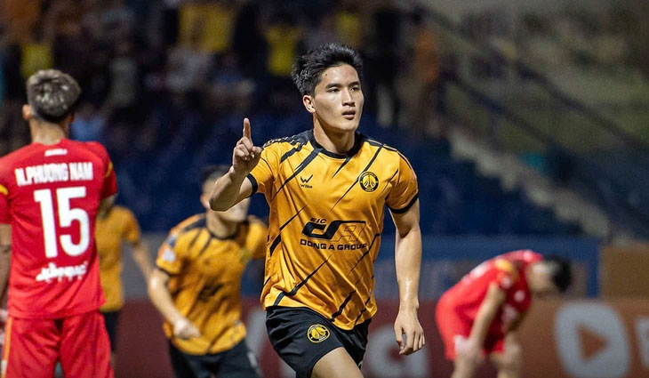 Ngọc Mỹ ăn mừng bàn thắng cho CLB Thanh Hóa - Ảnh: VPF