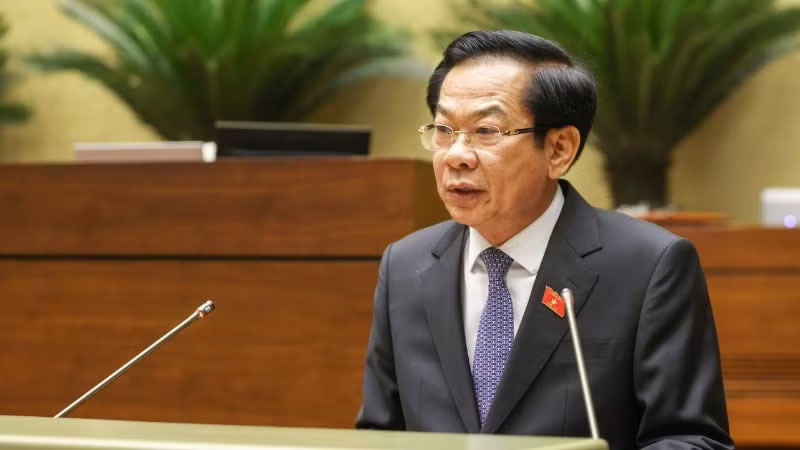 Bộ trưởng Nội vụ Đỗ Thanh Bình trình bày báo cáo tiếp thu, giải trình, chỉnh lý dự thảo Luật sửa đổi, bổ sung một số điều của Luật Thi đua, khen thưởng. (Ảnh: DUY LINH)