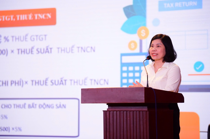 Bà Lê Thị Chinh - Phó trưởng Ban Nghiệp vụ thuế, Cục Thuế - sẽ trình bày nội dung “Thay đổi chính sách thuế - Hộ kinh doanh cần làm gì để thực hiện đúng ngay từ đầu?” - Ảnh: QUANG ĐỊNH

