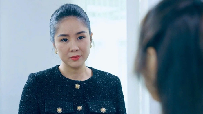 [Bóng ma hạnh phúc tập 28]: Chính thất Lê Phương kiêu hãnh khoác tay chồng đến công ty, trà xanh “phát điên” vì ghen ngược