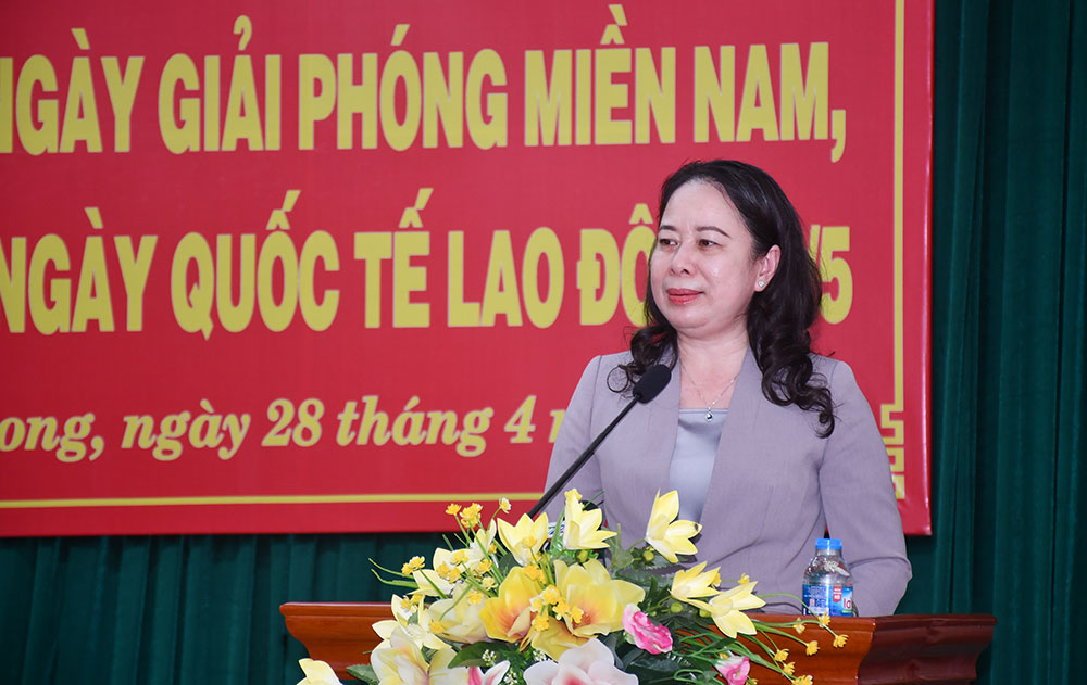 Phó Chủ tịch nước Võ Thị Ánh Xuân biểu dương những kết quả mà Đảng bộ, chính quyền và nhân dân tỉnh Vĩnh Long đã đạt được.