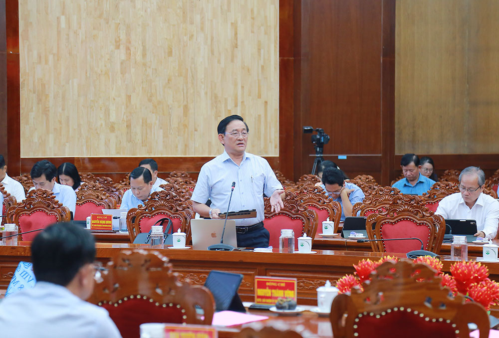 Lãnh đạo các sở ngành tham gia ý kiến tại hội nghị.