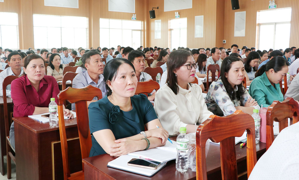 Đại biểu tham dự hội nghị.