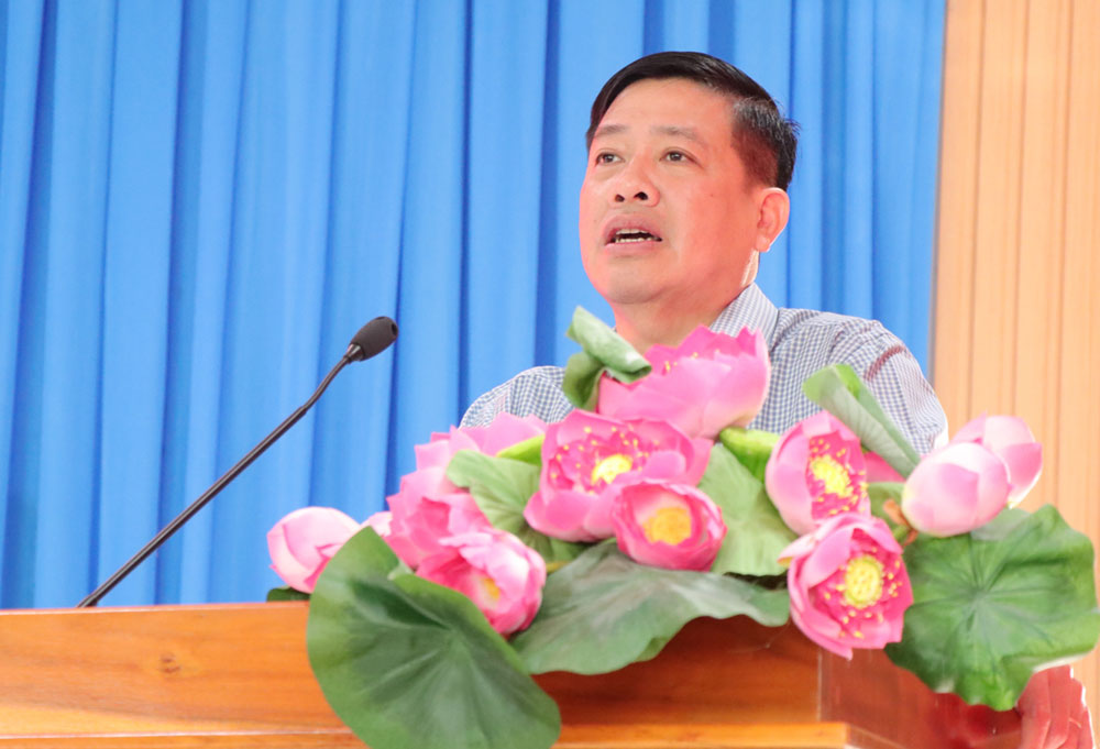 Đồng chí Võ Thành Đô- Phó Trưởng Ban Tuyên giáo và Dân vận Tỉnh ủy phát biểu khai mạc hội nghị.