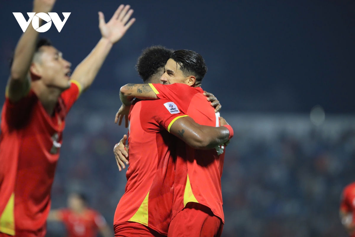 Bộ đôi Hoàng Hên - Xuân Son cùng nhau tỏa sáng. (Ảnh: Duy Đức)