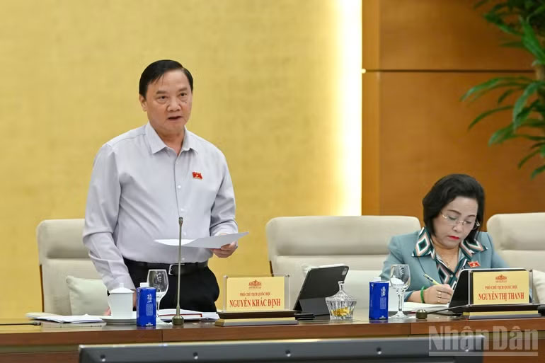 Phó Chủ tịch Quốc hội Nguyễn Khắc Định phát biểu ý kiến. (Ảnh: THỦY NGUYÊN)