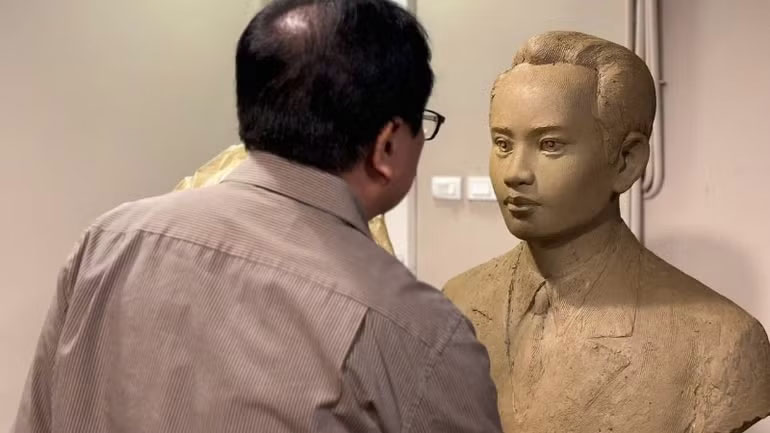 Theo Nghệ sĩ Nhân dân Vương Duy Biên, ở đồng chí Hà Huy Tập, điều gây ấn tượng mạnh là đôi mắt.
