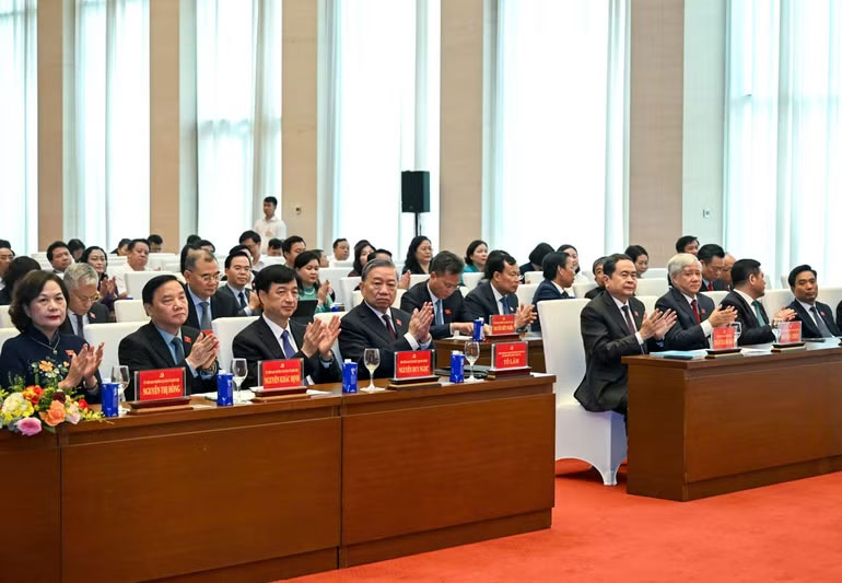Tổng Bí thư, Chủ tịch nước Tô Lâm, Chủ tịch Quốc hội Trần Thanh Mẫn và các đồng chí lãnh đạo Đảng, Nhà nước dự hội nghị. (Ảnh: Duy Linh)
