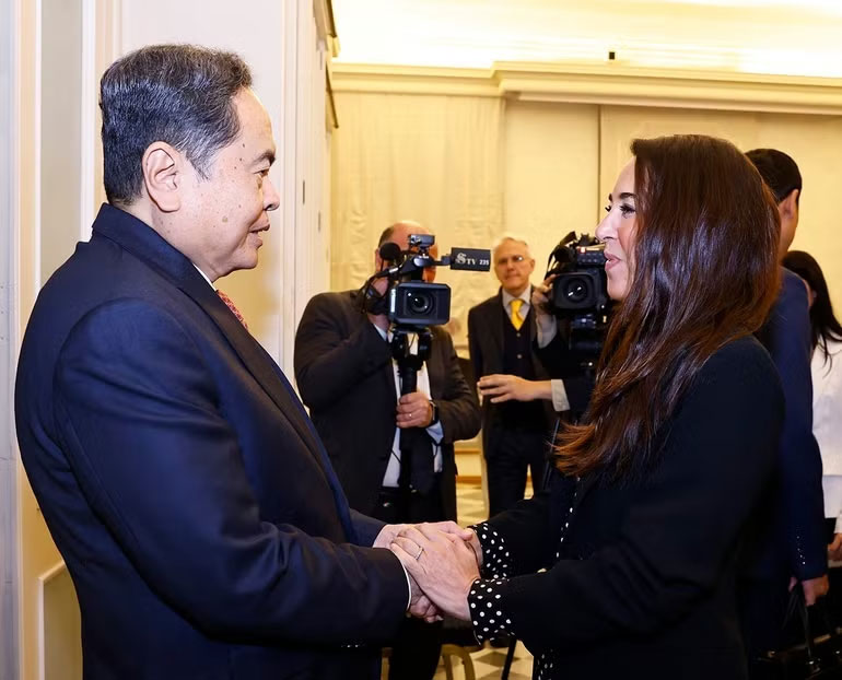 Chủ tịch Quốc hội Trần Thanh Mẫn gặp Phó Chủ tịch Thượng viện Italy Licia Ronzulli. (Ảnh: TTXVN)
