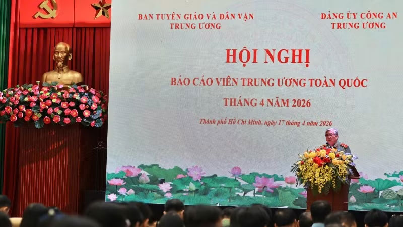 Các đại biểu tham luận tại chương trình. (Ảnh: TRỌNG ANH)
