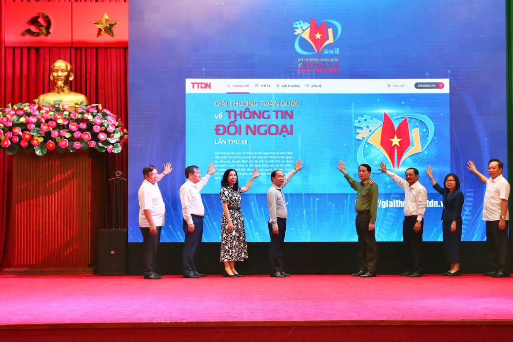 Ông Nguyễn Quốc Dũng - Đại sứ Việt Nam tại Hoa Kỳ đã đại diện Việt Nam nhận danh hiệu quốc gia có thành tích tốt nhất về Chỉ số Vốn con người mở rộng (HCI+)

