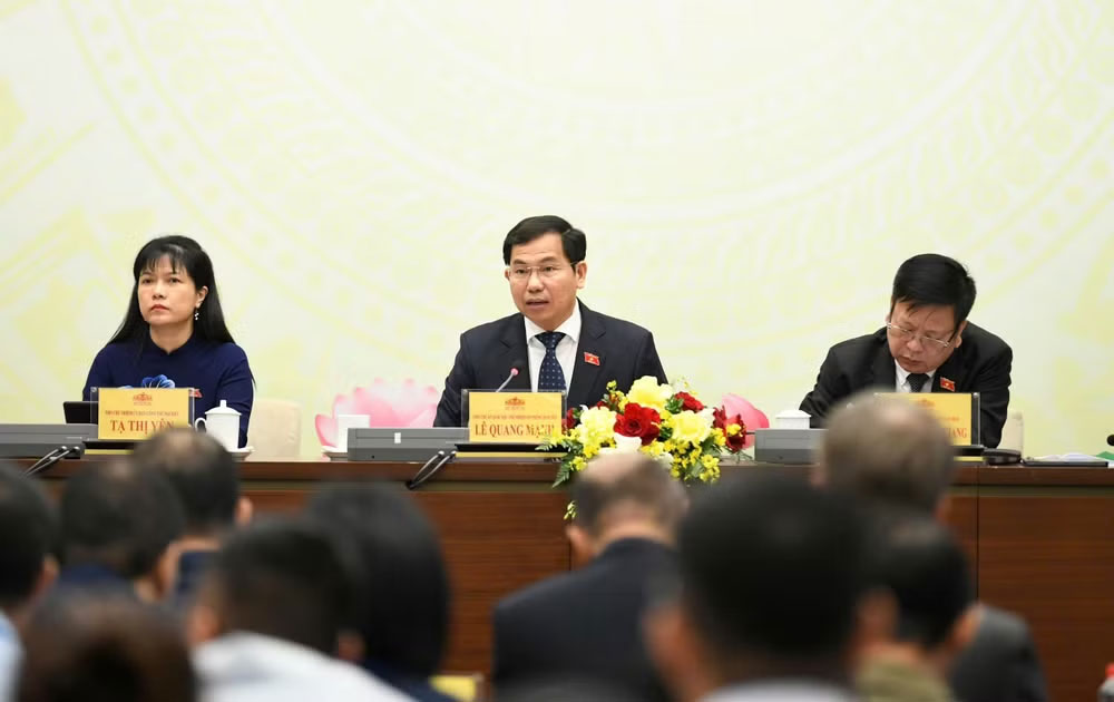 Tổng Thư ký Quốc hội, Chủ nhiệm Văn phòng Quốc hội Lê Quang Mạnh chủ trì họp báo. (Ảnh: DUY LINH)
